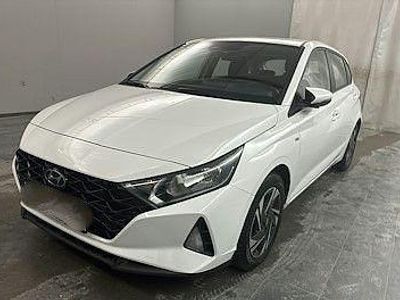 Gebraucht Hyundai i20 Trend 101 PS (74 kW) 2021 Weiß Kleinwagen