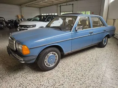 Gebraucht Mercedes 200 109 PS (80 kW) 1982 Blau Limousine