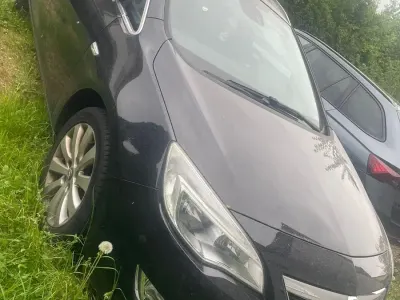 Gebraucht Opel Astra 81 PS (59 kW) 2011 Schwarz Kombi