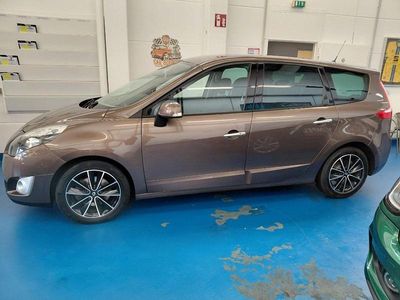 Braun Gebraucht 2010 Renault Scénic III Van / Kleinbus | 3.490 € (Teuer)
