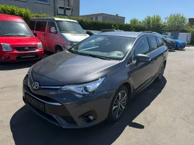 Gebraucht Toyota Avensis Edition-S 143 PS (105 kW) 2016 Grau Kombi