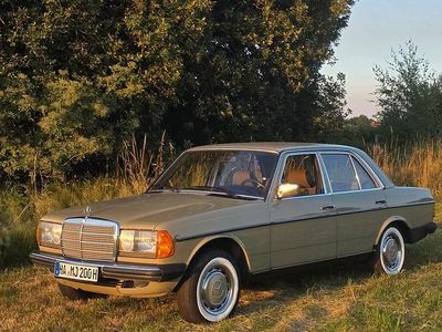 Gebraucht Mercedes 200 109 PS (80 kW) 1983 Grün Limousine