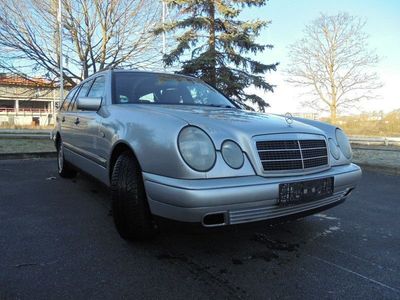 gebraucht Mercedes E240 ROSTFREI; TÜV BIS 01/2026;AHK;6xZYLINDER