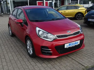 Gebraucht Kia Rio 84 PS (61 kW) 2016 Rot Kleinwagen