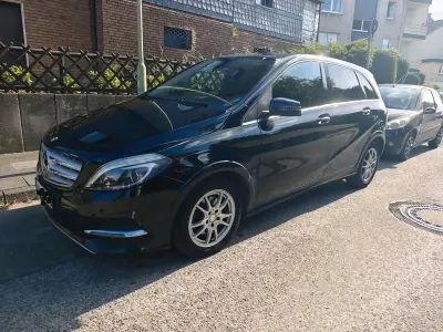Gebraucht Mercedes B200 156 PS (114 kW) 2014 Schwarz Kleinwagen