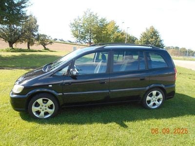 Schwarz Gebraucht 2005 Opel Zafira OPC Van / Kleinbus | 2.800 € (Etwas zu teuer)