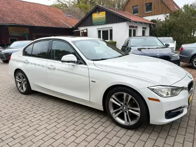 Gebraucht BMW 320 Sport Line 184 PS (135 kW) 2012 Weiß Limousine