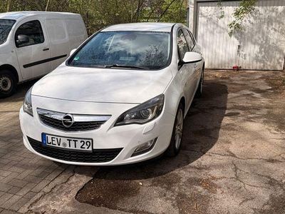 Gebraucht Opel Astra 160 PS (117 kW) 2011 Weiß Limousine