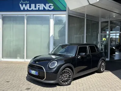 Gebraucht Mini Cooper Favoured 114 kW (156 PS) 2025 Schwarz Kleinwagen