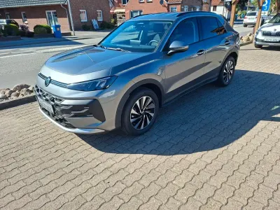 Gebraucht VW T-Roc Life 150 PS (110 kW) 2026 Grau SUV