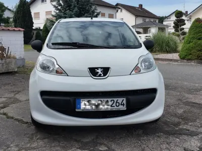 Gebraucht Peugeot 107 67 PS (49 kW) 2007 Weiß Kleinwagen
