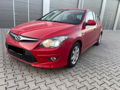 Gebraucht Hyundai i30 Edition 109 PS (80 kW) 2011 Rot Limousine