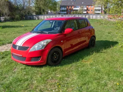 Gebraucht Suzuki Swift 75 PS (55 kW) 2011 Rot Kleinwagen