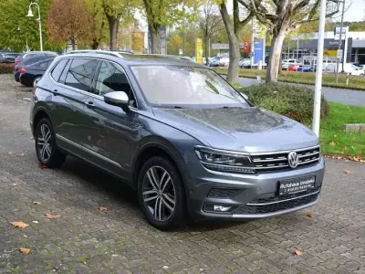 Gebraucht VW Tiguan Allspace Highline 239 PS (175 kW) 2019 Platinum gray metallic SUV