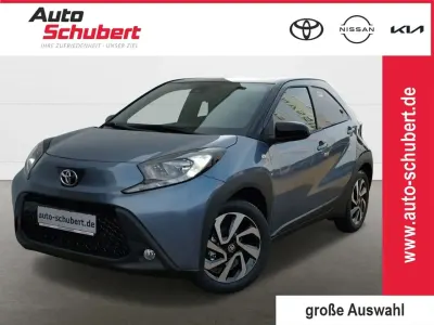 Neu Toyota Aygo X 72 PS (52 kW) 2026 1k3)/ black mica (209) (grau SUV