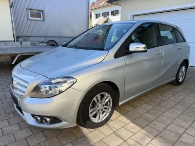Gebraucht Mercedes B180 122 PS (89 kW) 2014 Silber Van / Kleinbus
