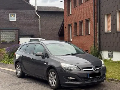 Gebraucht Opel Astra 140 PS (102 kW) 2015 Grau Kombi