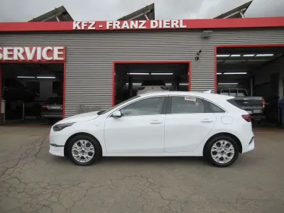 Używany Kia Ceed 140 KM (102 kW) 2025 Biały Hatchback