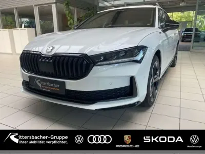 Neu Skoda Superb SportLine 204 PS (150 kW) 2026 Kristallweiß uni Kombi