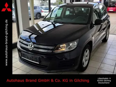 Gebraucht VW Tiguan Trendline 122 PS (89 kW) 2014 Deep black perleffekt SUV