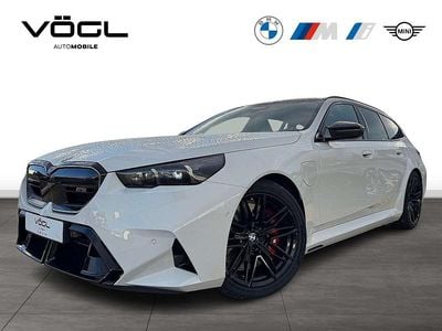 Neu BMW M5 Sport Line 585 PS (430 kW) 2026 Alpinweiss iii Kombi