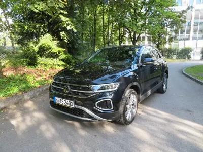 Gebraucht VW T-Roc Move 116 PS (85 kW) 2024 Schwarz SUV