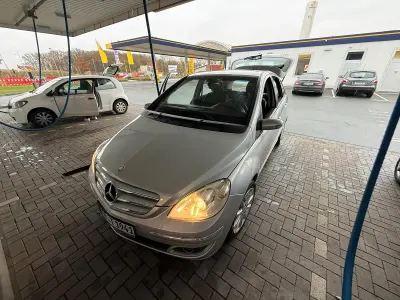 Gebraucht Mercedes B200 140 PS (102 kW) 2007 Silber Van / Kleinbus