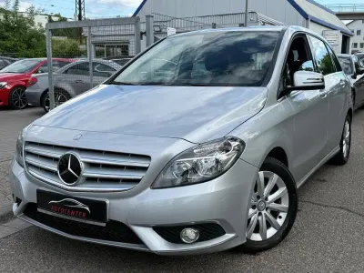 Gebraucht Mercedes B180 122 PS (89 kW) 2013 Silber Van / Kleinbus