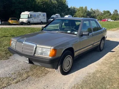 Gebraucht Mercedes 190 118 PS (86 kW) 1988 Silber Limousine