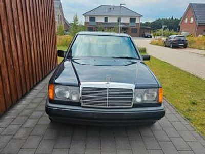 Blau Gebraucht 1988 Mercedes E230 Limousine | 7.600 €