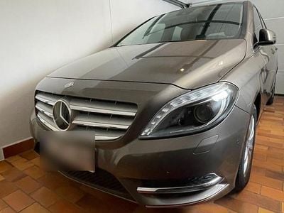 Gebraucht Mercedes B200 156 PS (114 kW) 2013 Beige Van / Kleinbus