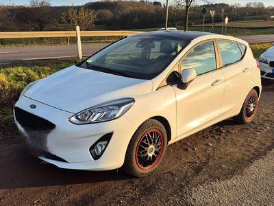 Gebraucht Ford Fiesta Cool & Connect 101 PS (74 kW) 2019 Weiß Limousine