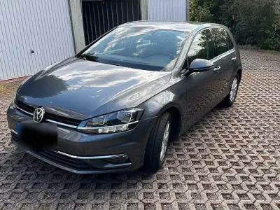 Gebraucht VW Golf VII Comfortline 125 PS (91 kW) 2018 Grau Limousine