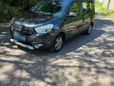 Gebraucht Dacia Dokker Celebration 116 PS (85 kW) 2019 Grau Van / Kleinbus
