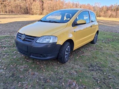 Gebraucht VW Fox 54 PS (39 kW) 2007 Gelb Kleinwagen