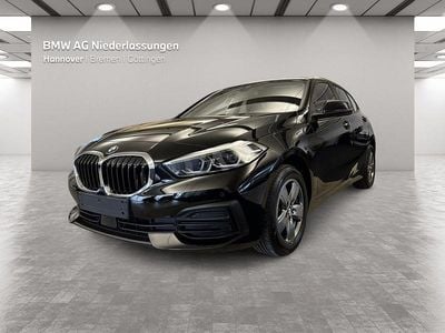 Schwarz Gebraucht 2022 BMW 118 Advantage Kleinwagen | 20.601 € (Fairer Preis)