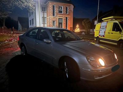 Grau Gebraucht 2003 Mercedes E200 Limousine | 3.500 € (Fairer Preis)