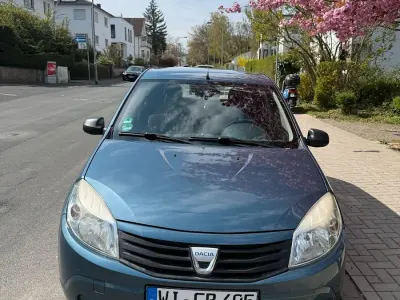 Używany Dacia Sandero 75 KM (55 kW) 2009 Niebieski Hatchback