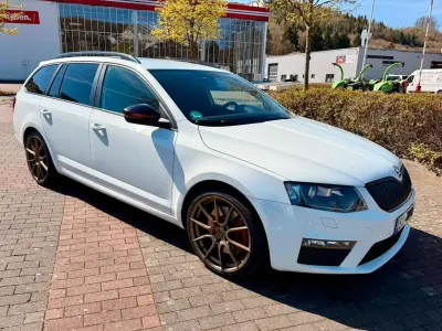 Gebraucht Skoda Octavia RS 220 PS (161 kW) 2016 Weiß Kleinwagen