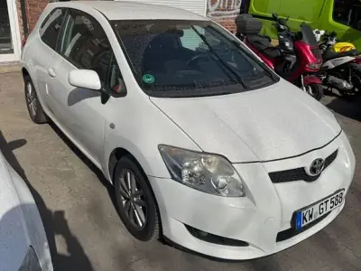 Gebraucht Toyota Auris Life 101 PS (74 kW) 2009 Weiß Kleinwagen