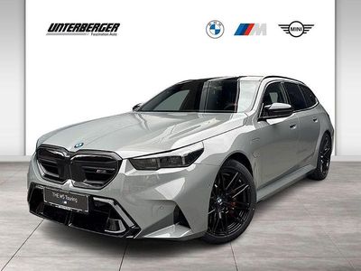 Nouă BMW M5 Sport Line 727 CP (534 kW) 2026 Gri Break