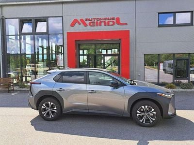 Gebraucht Toyota bZ4X 150 kW (204 PS) 2022 Silber SUV
