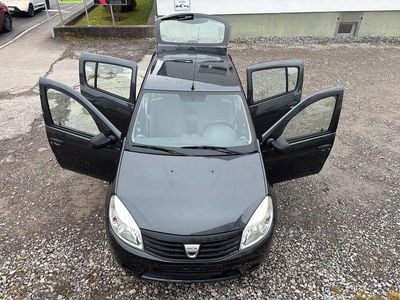 Grau Gebraucht 2009 Dacia Sandero Basis Limousine | 2.490 € (Etwas zu teuer)