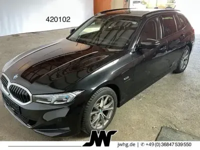 Gebraucht BMW 330e Sport Line 292 PS (214 kW) 2022 Schwarz Limousine