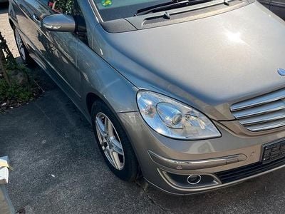 Mercedes B200