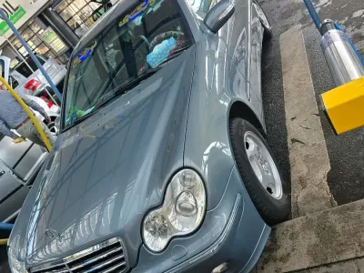 Gebraucht Mercedes C180 143 PS (105 kW) 2006 Grau Limousine