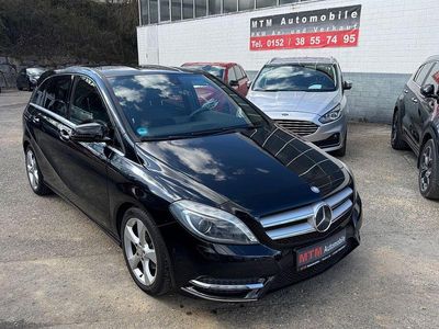 Gebraucht Mercedes B180 122 PS (89 kW) 2012 Schwarz Kleinwagen