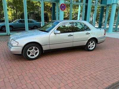 Usata Mercedes C180 Avantgarde 122 CV (89 kW) 1997 Argento Berlina