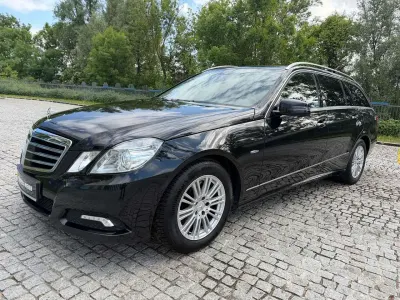 Gebraucht Mercedes E250 204 PS (150 kW) 2010 Obsidianschwarz Kombi