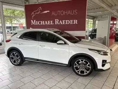 Gebraucht Kia XCeed Spirit 160 PS (117 kW) 2021 (hw2) deluxe white m SUV